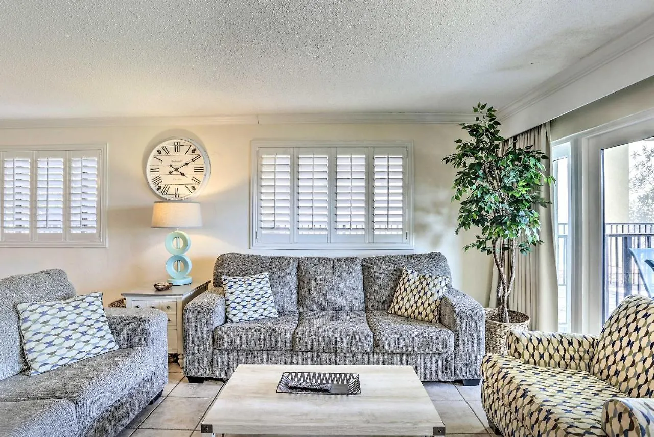 Miramar Retreat - Beachfront And Poolside