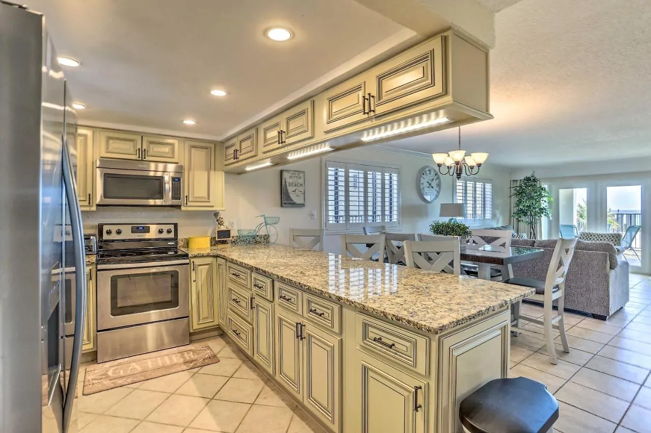 Apartman Miramar Retreat - Beachfront And Poolside