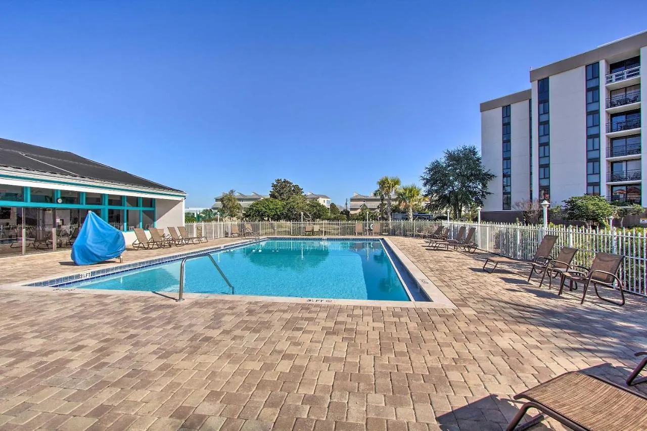 Apartmán Airy With Pool - Walk To Private Beach! *