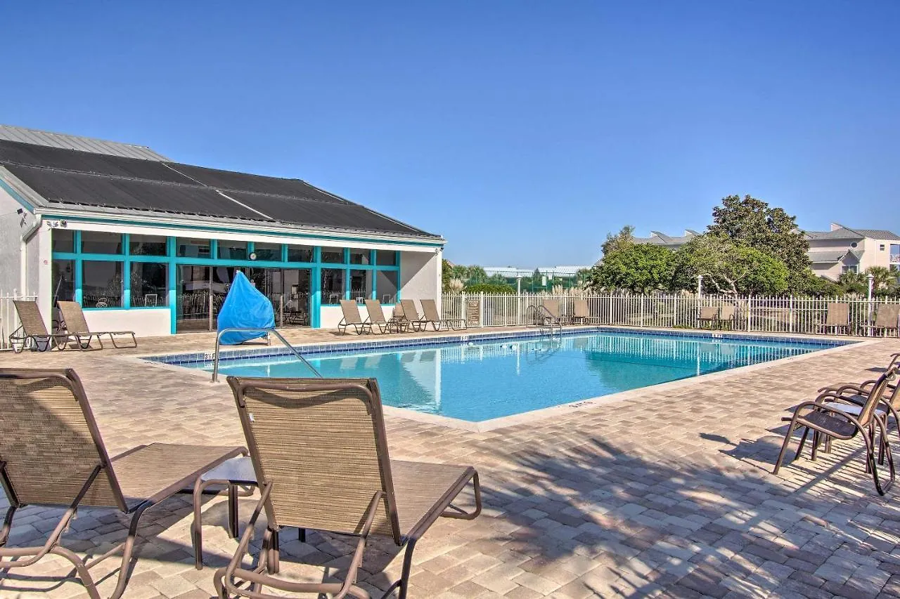 Airy With Pool - Walk To Private Beach! Apartmán *