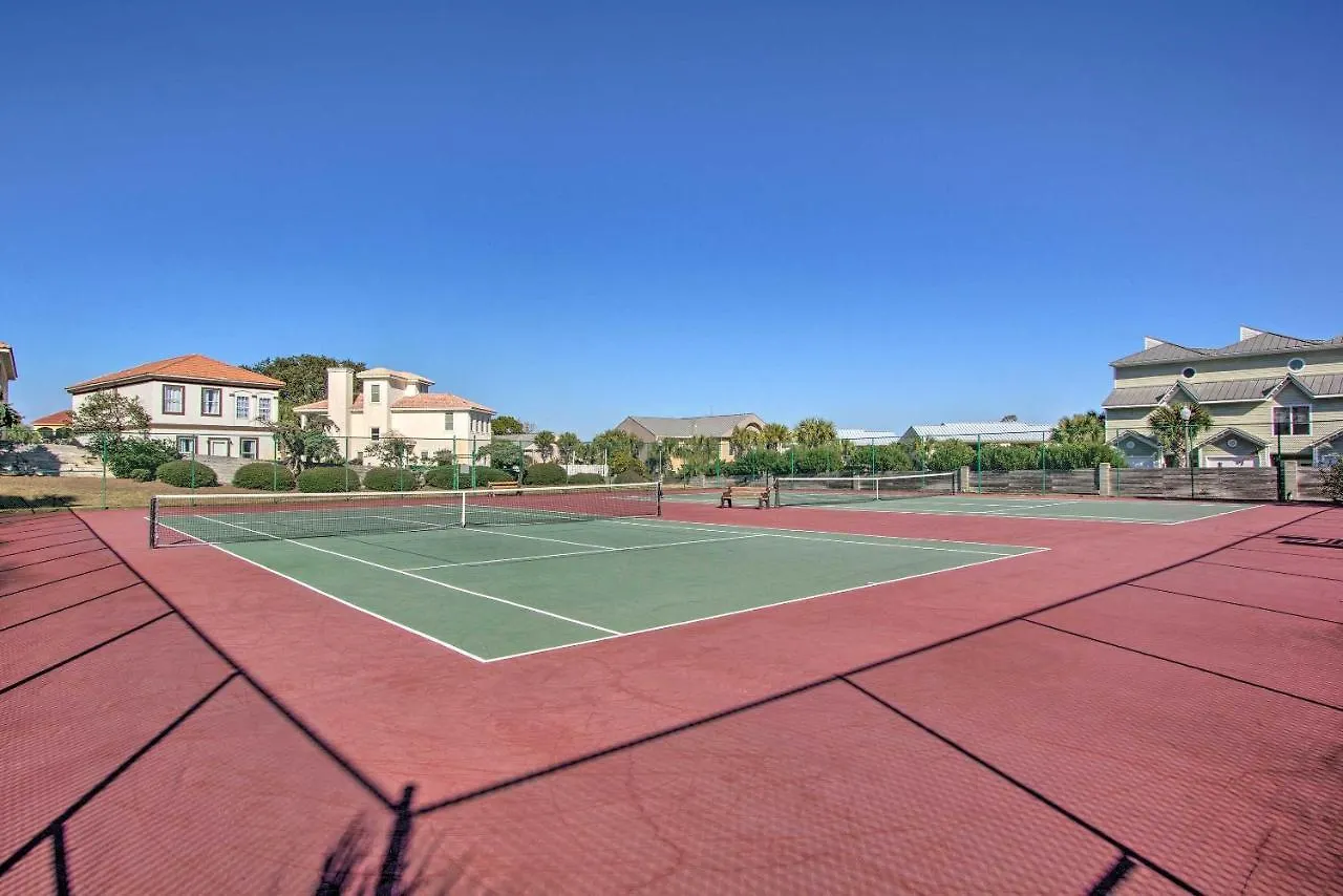 Airy With Pool - Walk To Private Beach! Apartmán