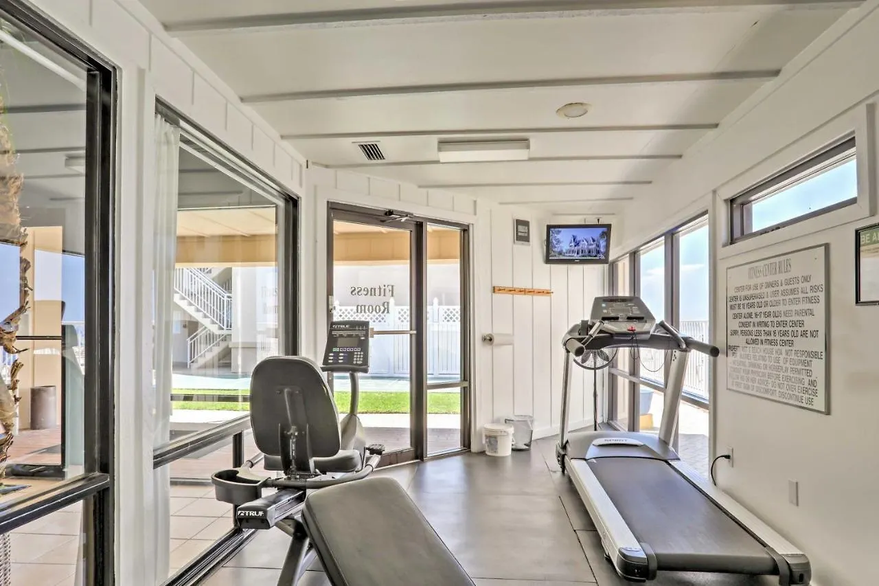 Апартаменты Oceanfront Miramar Beach With Amenities! Дестин