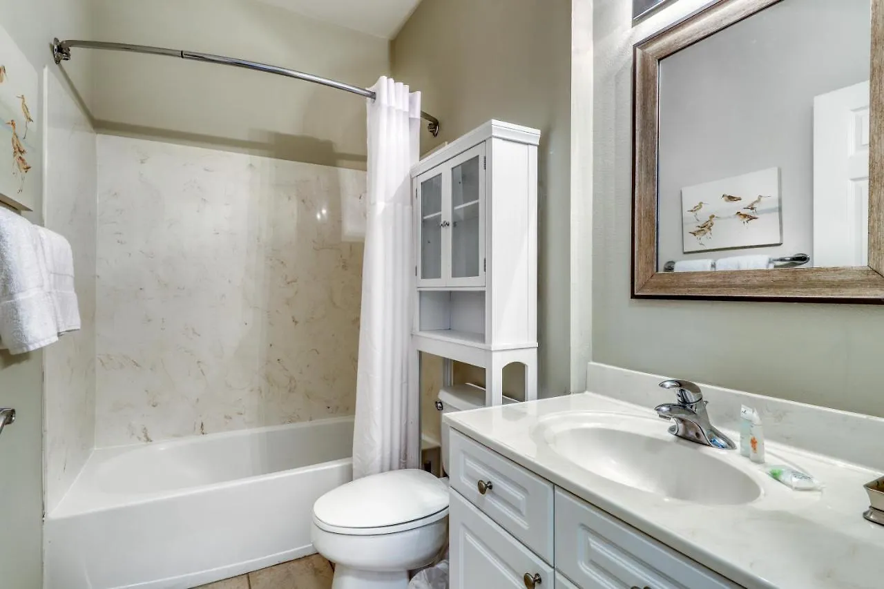 Pointe Apartment *