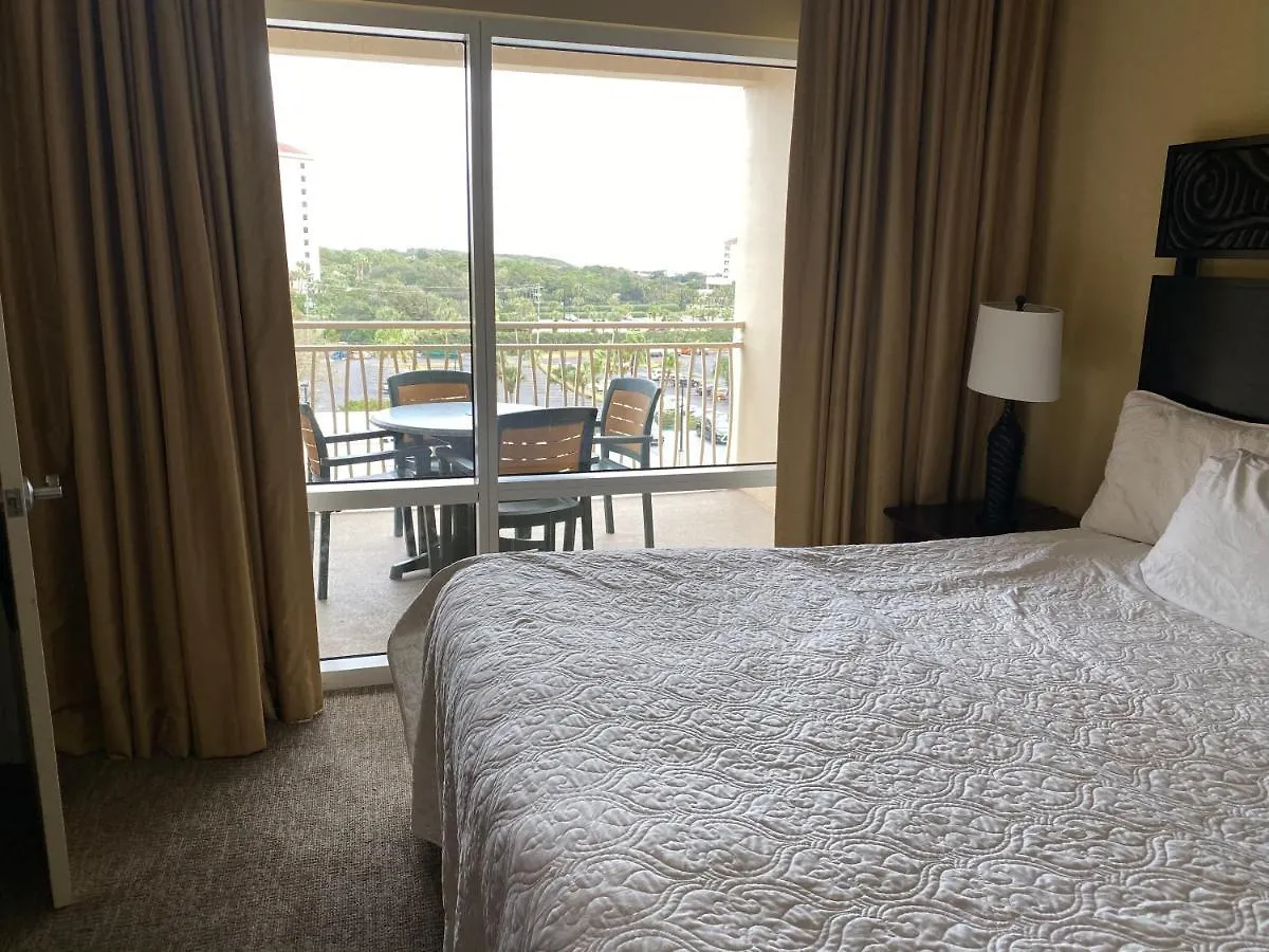 Ocean View Luxurious Condo-best Location + Balcony *