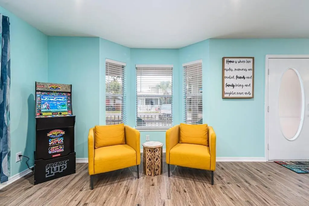 Zula Breeze: Beachfront Pet-friendly Retreat With Pool