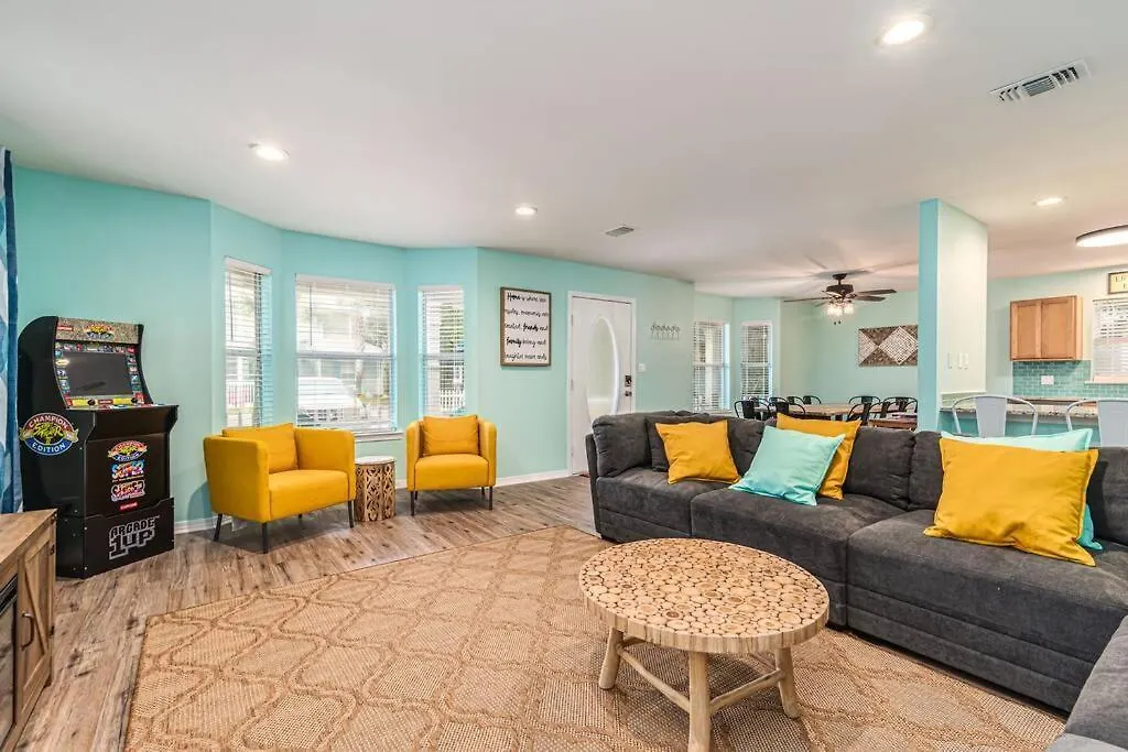 Zula Breeze: Beachfront Pet-friendly Retreat With Pool Holiday home *