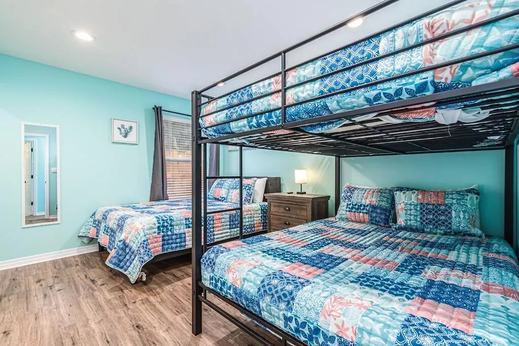 Zula Breeze: Beachfront Pet-friendly Retreat With Pool Holiday home