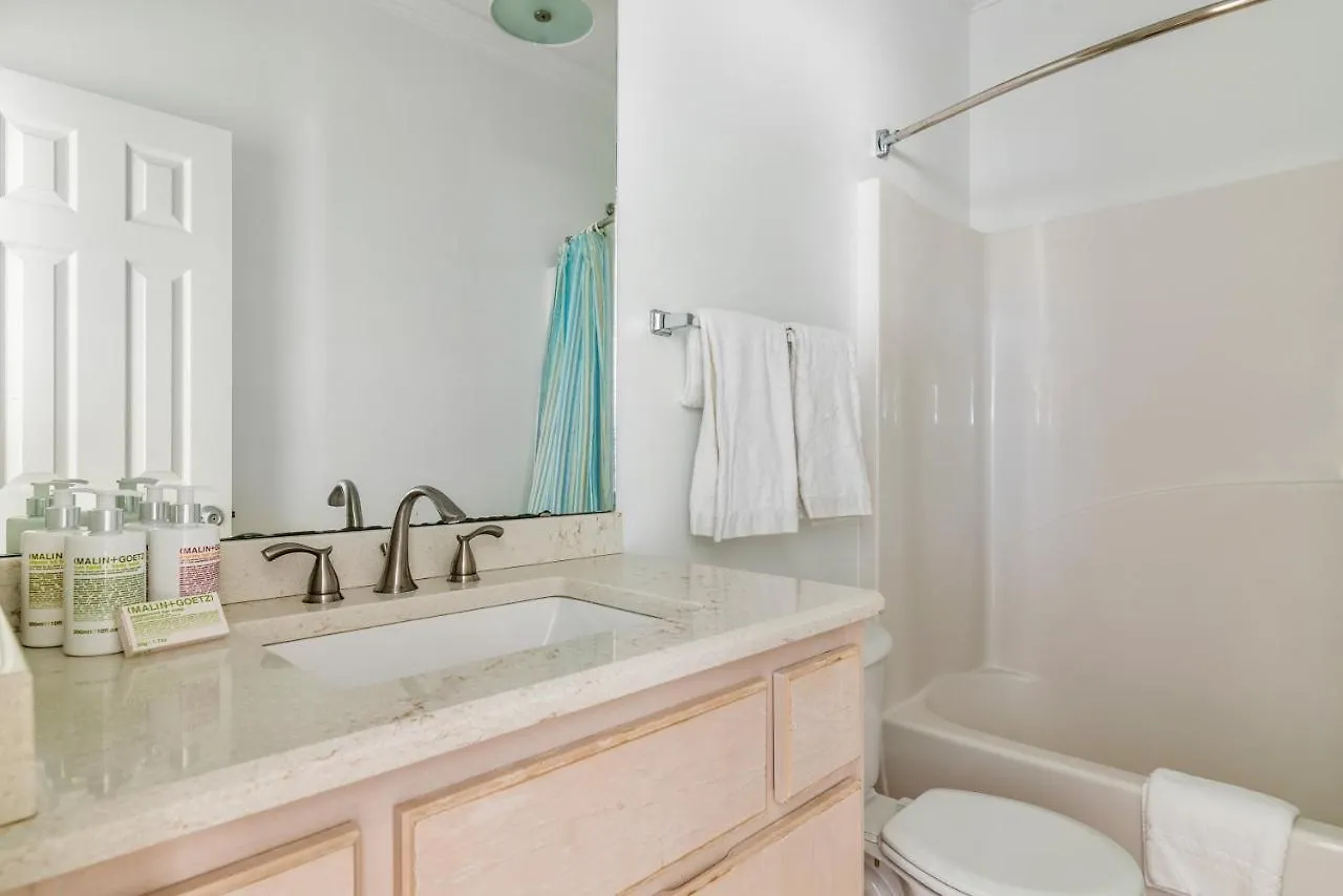 3-story Retreat Home, Walk To Beach, Gulf Views, Free Wifi! Casa vacanze *