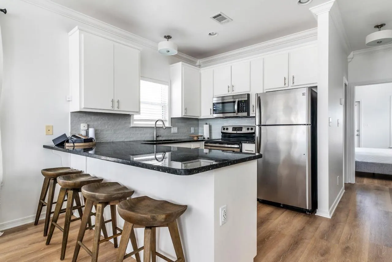 3-story Retreat Home, Walk To Beach, Gulf Views, Free Wifi! Casa vacanze