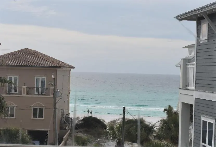 Casa vacanze 3-story Retreat Home, Walk To Beach, Gulf Views, Free Wifi! Destin