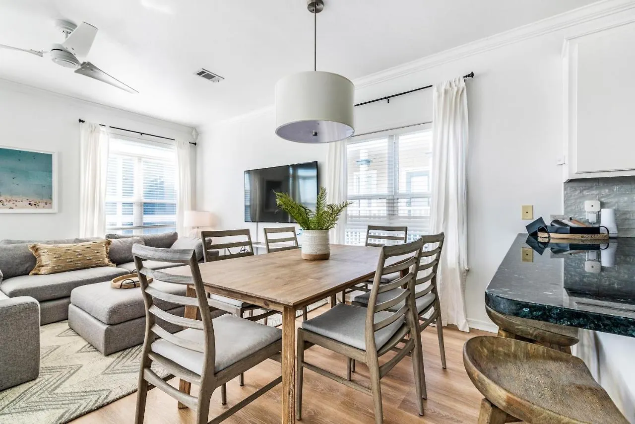 3-story Retreat Home, Walk To Beach, Gulf Views, Free Wifi! Casa vacanze Destin