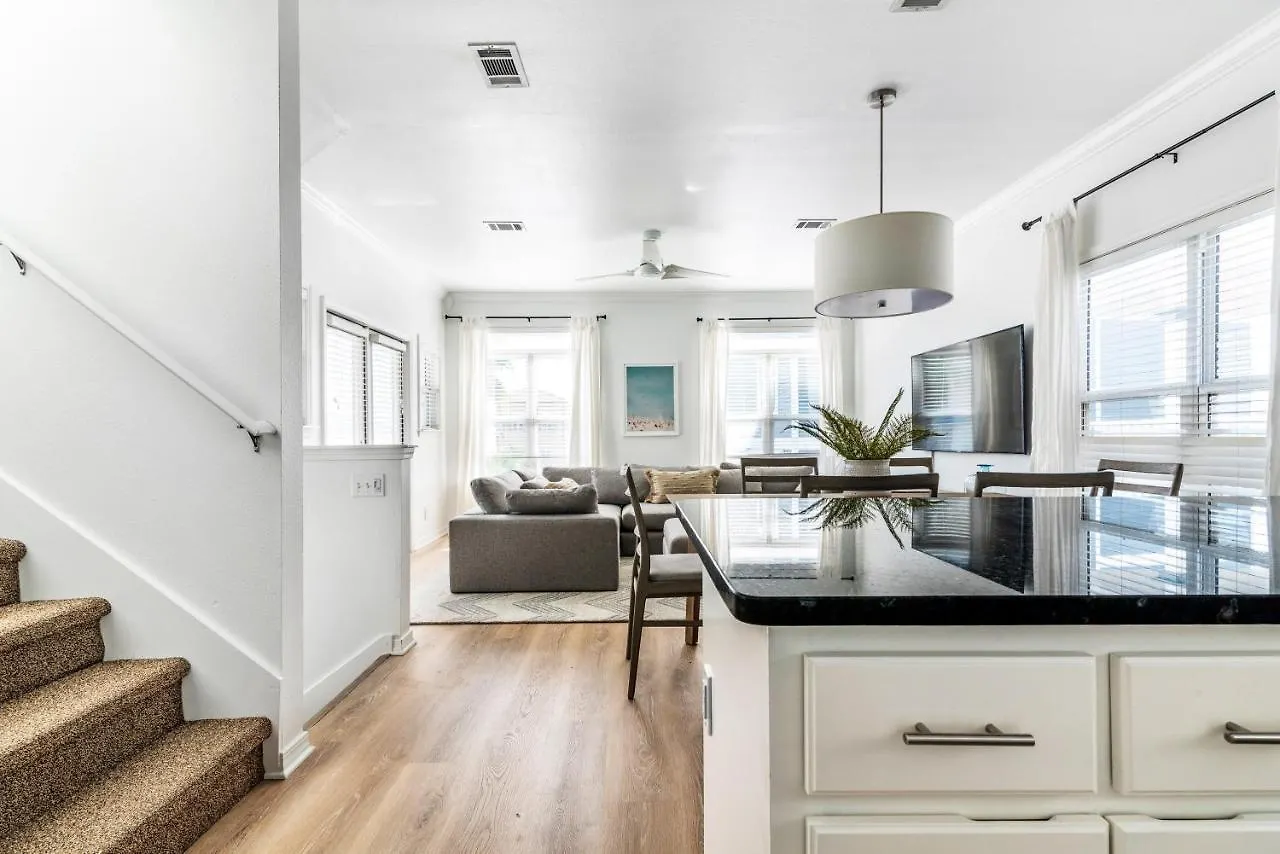 3-story Retreat Home, Walk To Beach, Gulf Views, Free Wifi! Casa vacanze