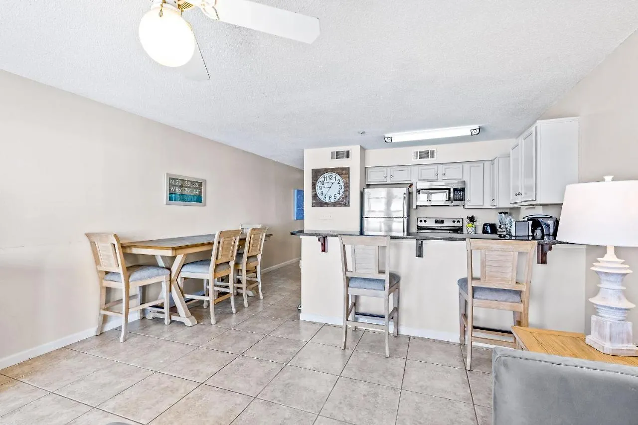 Crystal Sands Apartment *