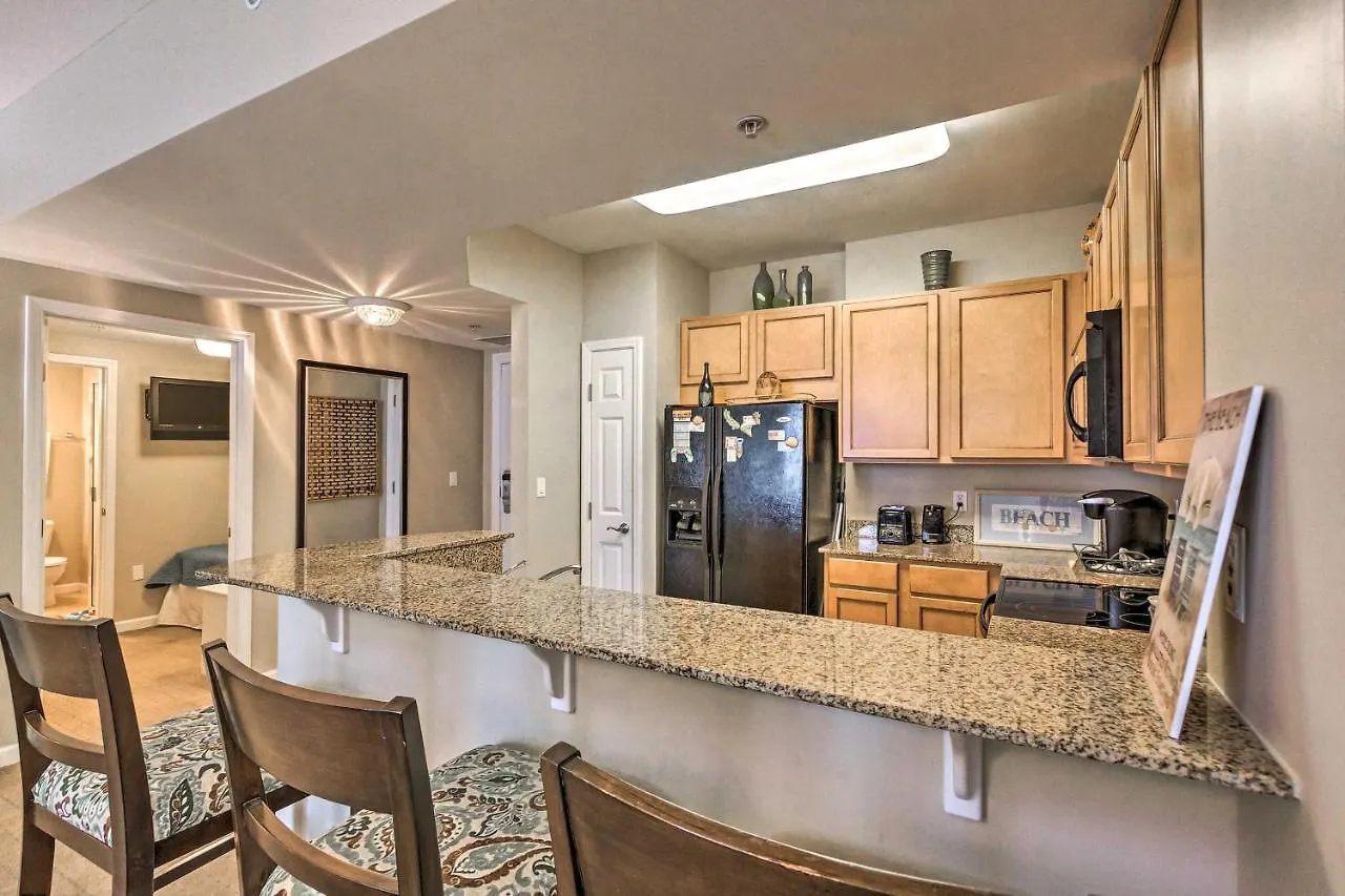 Apartment With Amenities And Pool Less Than Half Mi To *