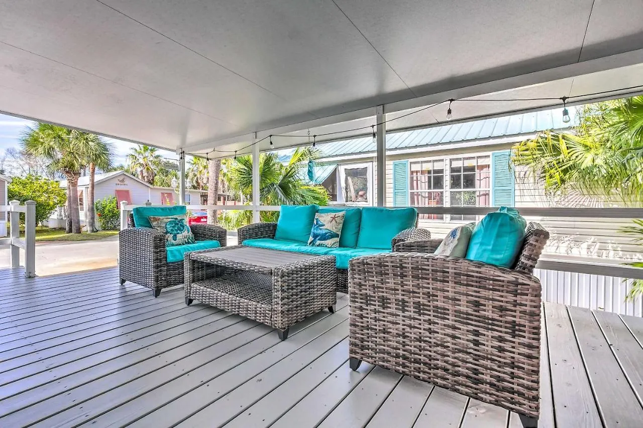 Vakantiehuis Walk To Miramar Tropical With Deck!