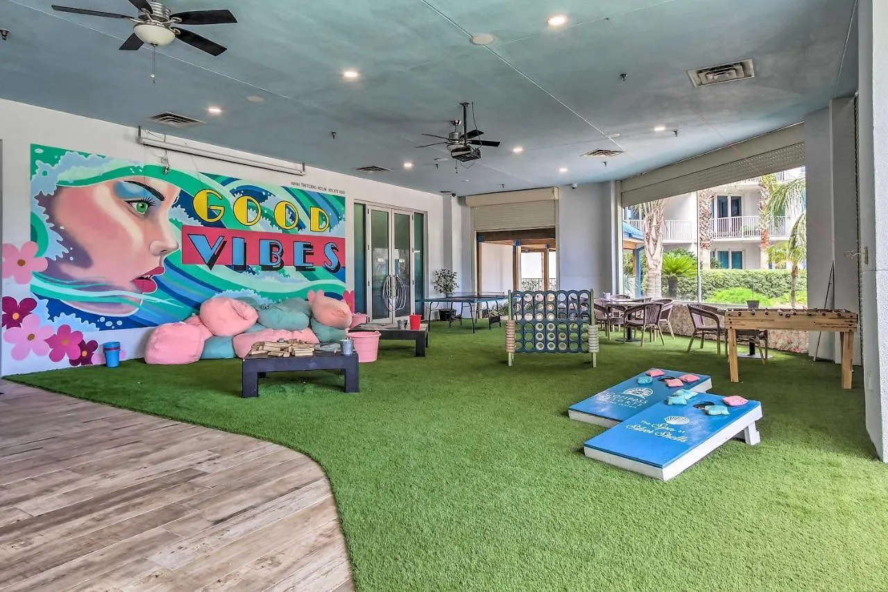 Apartment With Amenities And Pool Less Than Half Mi To *