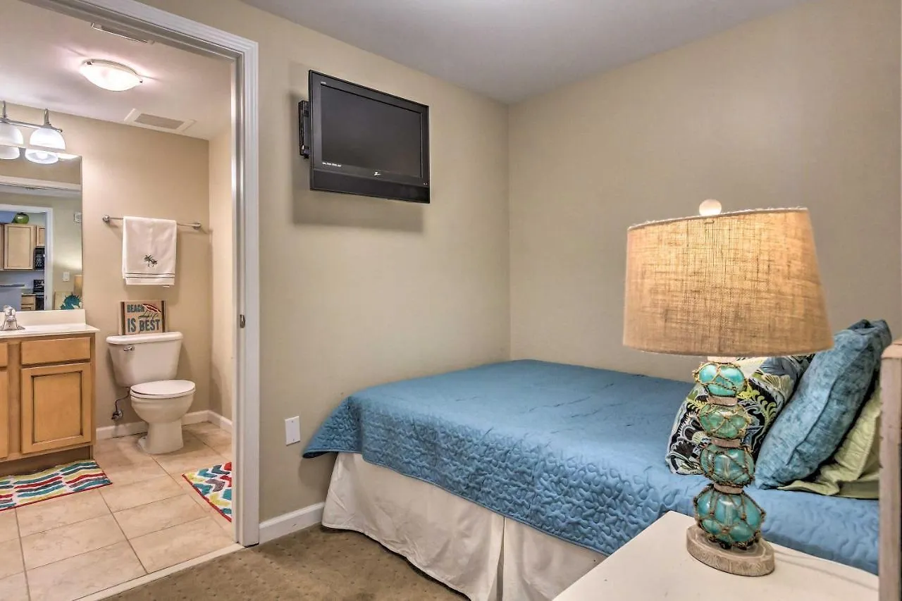 With Amenities And Pool Less Than Half Mi To Apartment