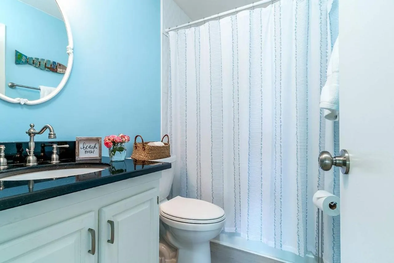 Gulf Winds Court 202 - Emerald Cove Oasis Holiday home
