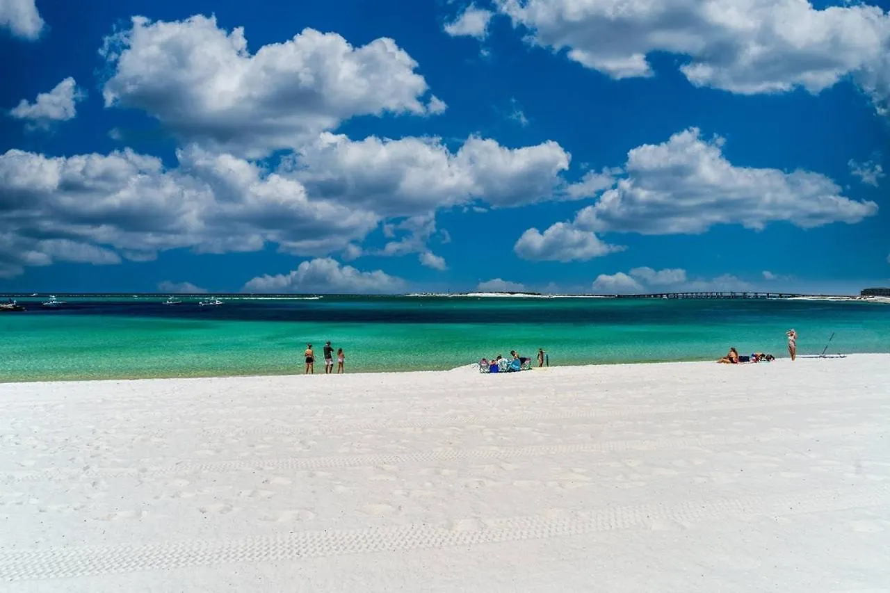 Gulf Winds Court 202 - Emerald Cove Oasis Holiday home *
