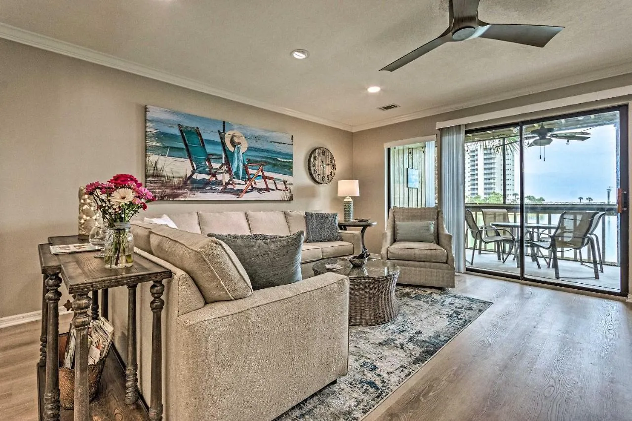 Villa Beachy Lakefront Escape - Walk To The Shore! *