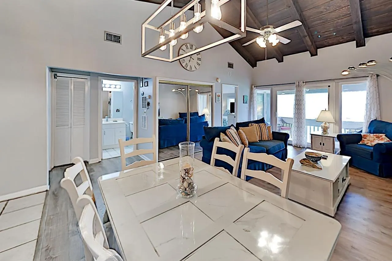 Chateau La Apartment *