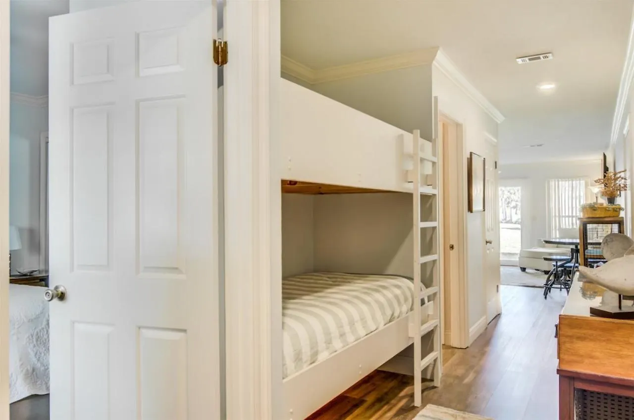 10 A, One Bedroom Apartment *