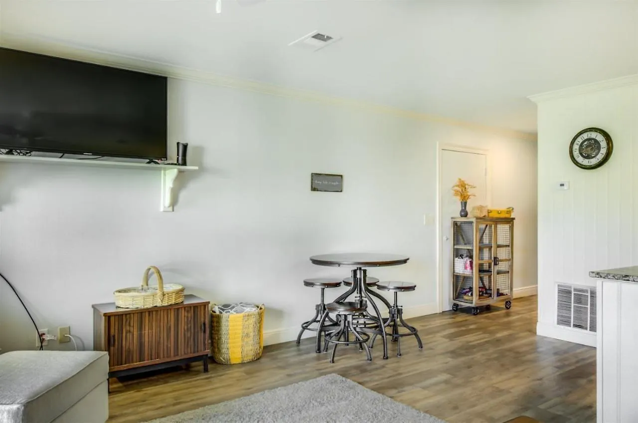 10 A, One Bedroom Apartment