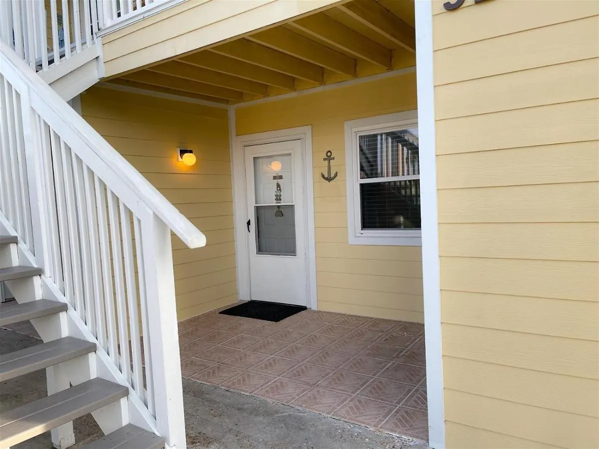 9 D, One Bedroom *
