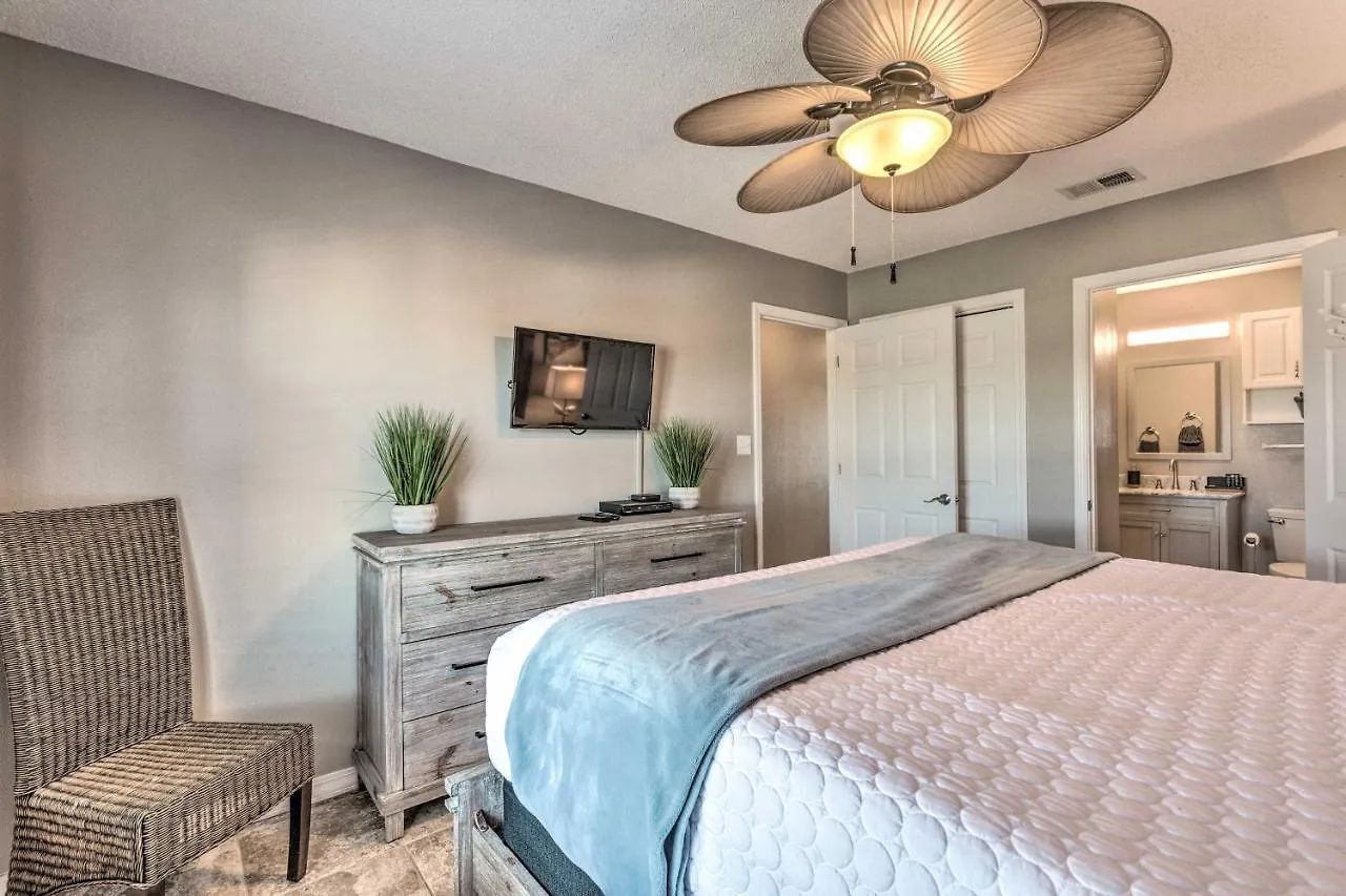 Well-appointed Family On Miramar Beach! Apartment