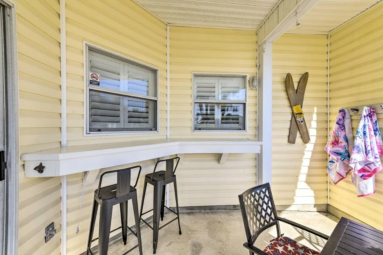 Coastal With Pool - Walk To Beach! Apartment *