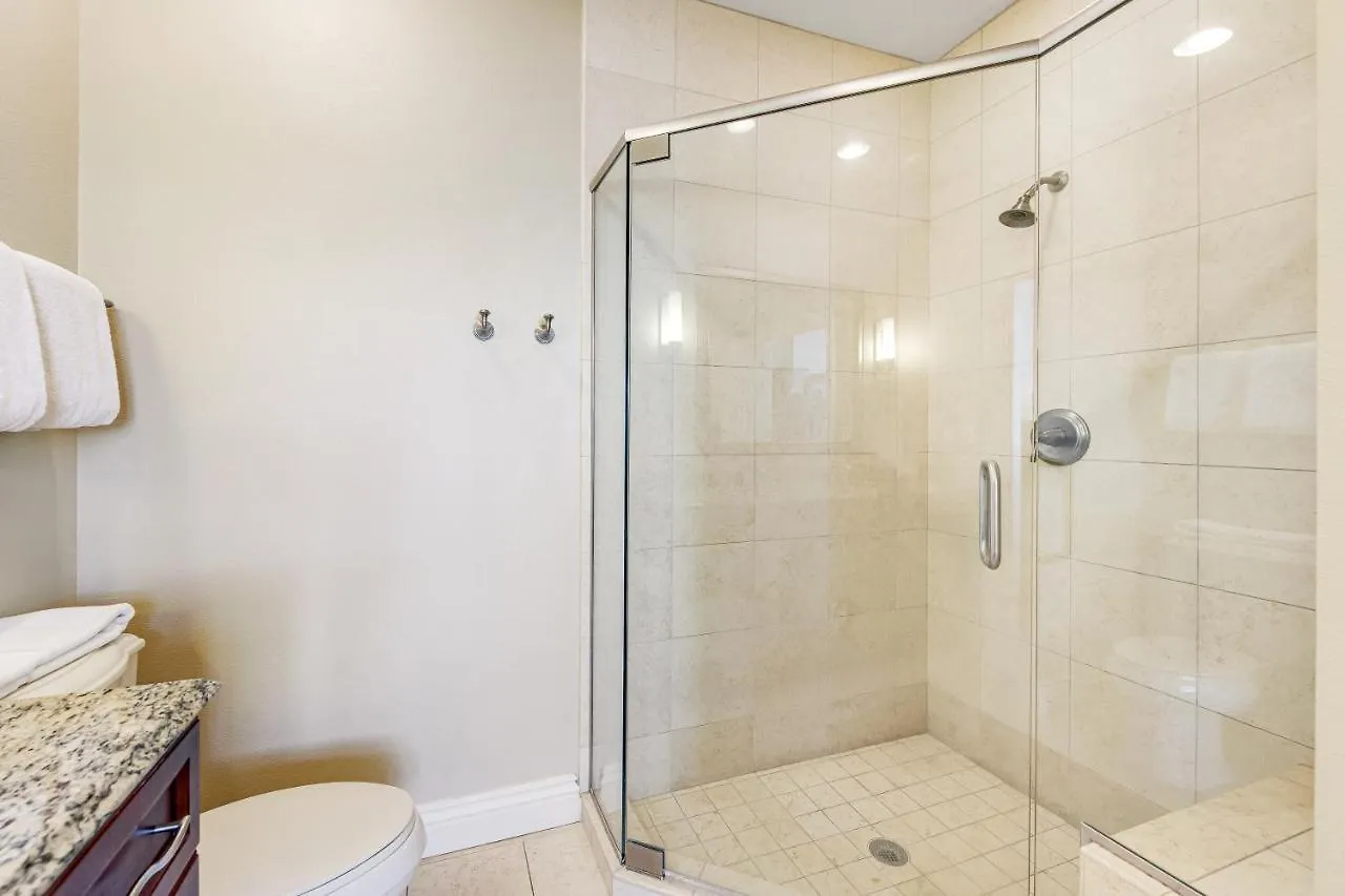 Emerald Grande Iii Apartment *