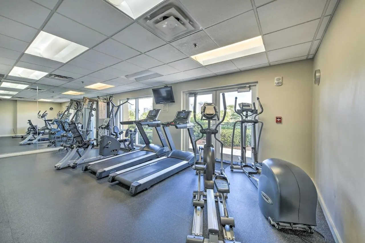 With Pool Access - Walk To Miramar Beach! Apartment *