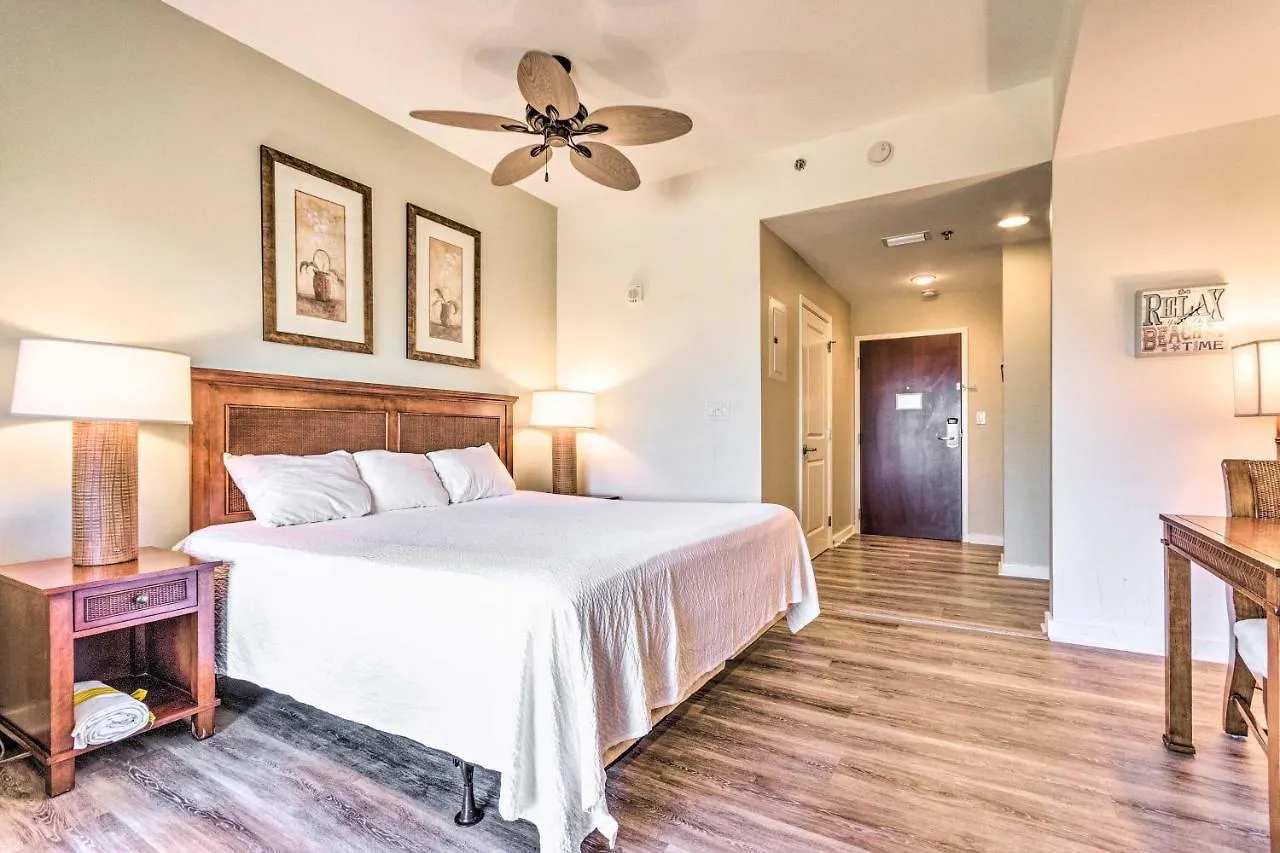 With Pool Access - Walk To Miramar Beach! Apartment