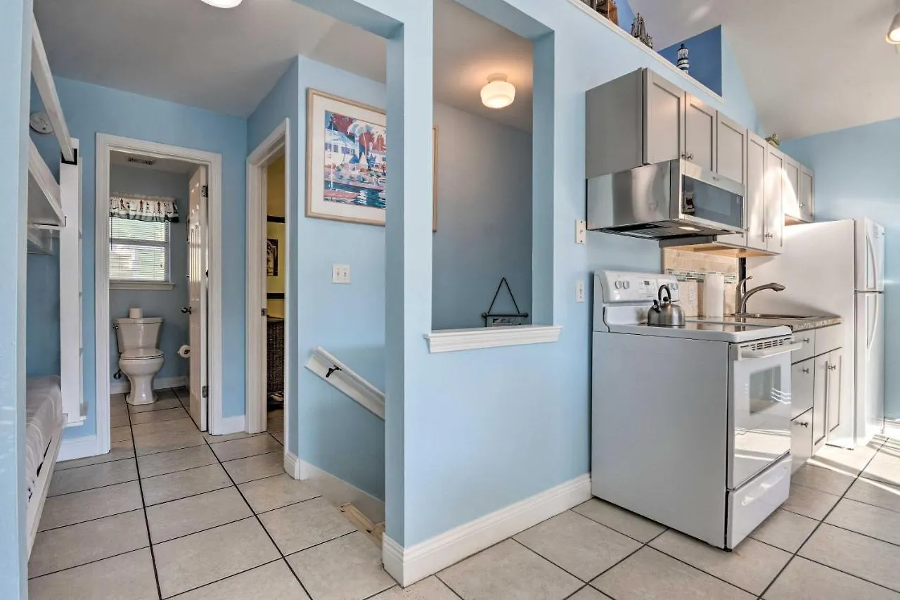 Ferienhaus Charming Walk To Beach And Dining! *
