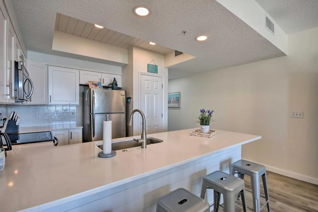 Apartment Renovated Luxury With Sweeping Ocean Views! *