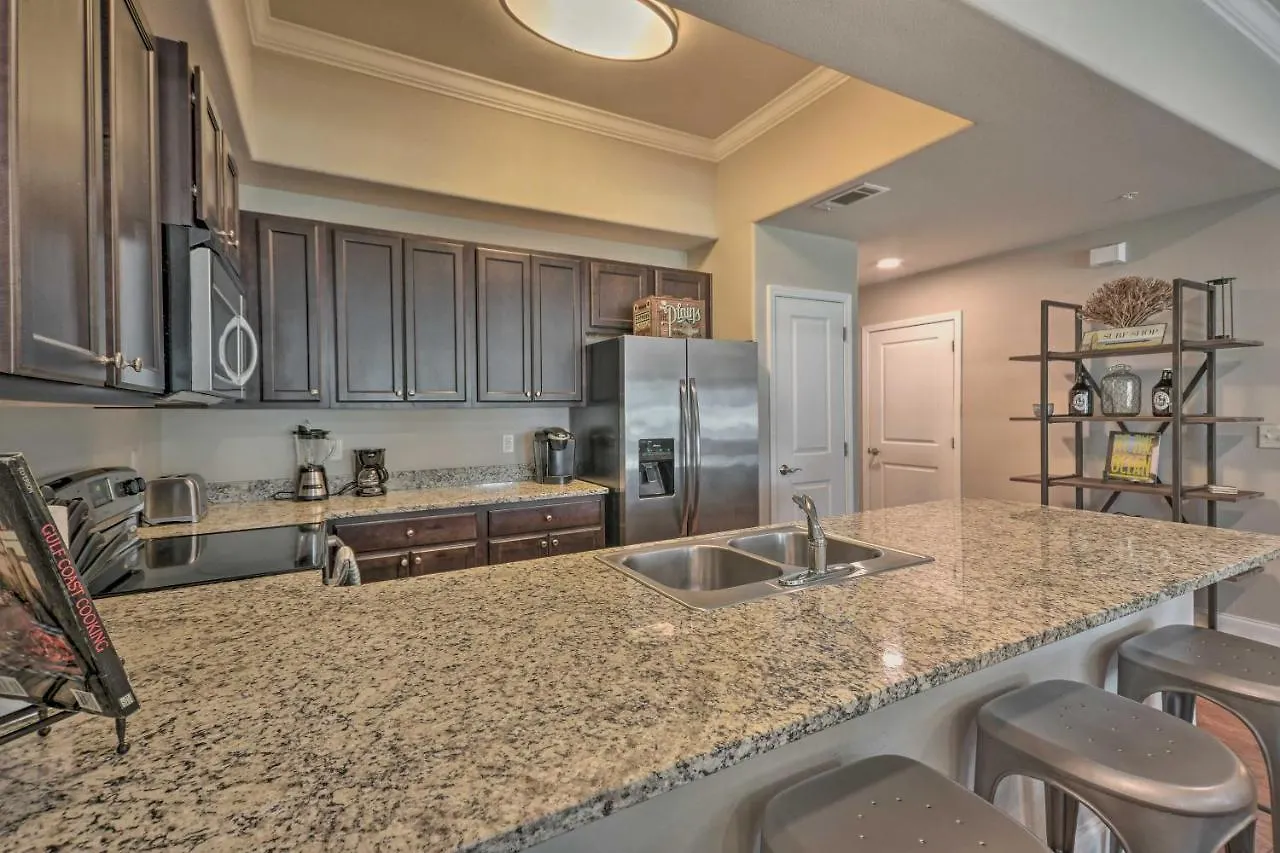 Miramar Patio, Pool, Walk To Gulf! Apartment *