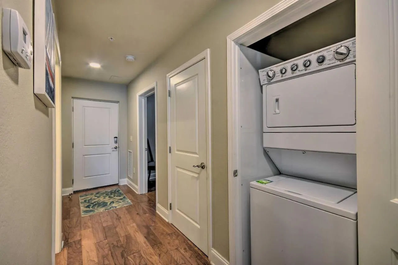 Miramar Patio, Pool, Walk To Gulf! Apartment *