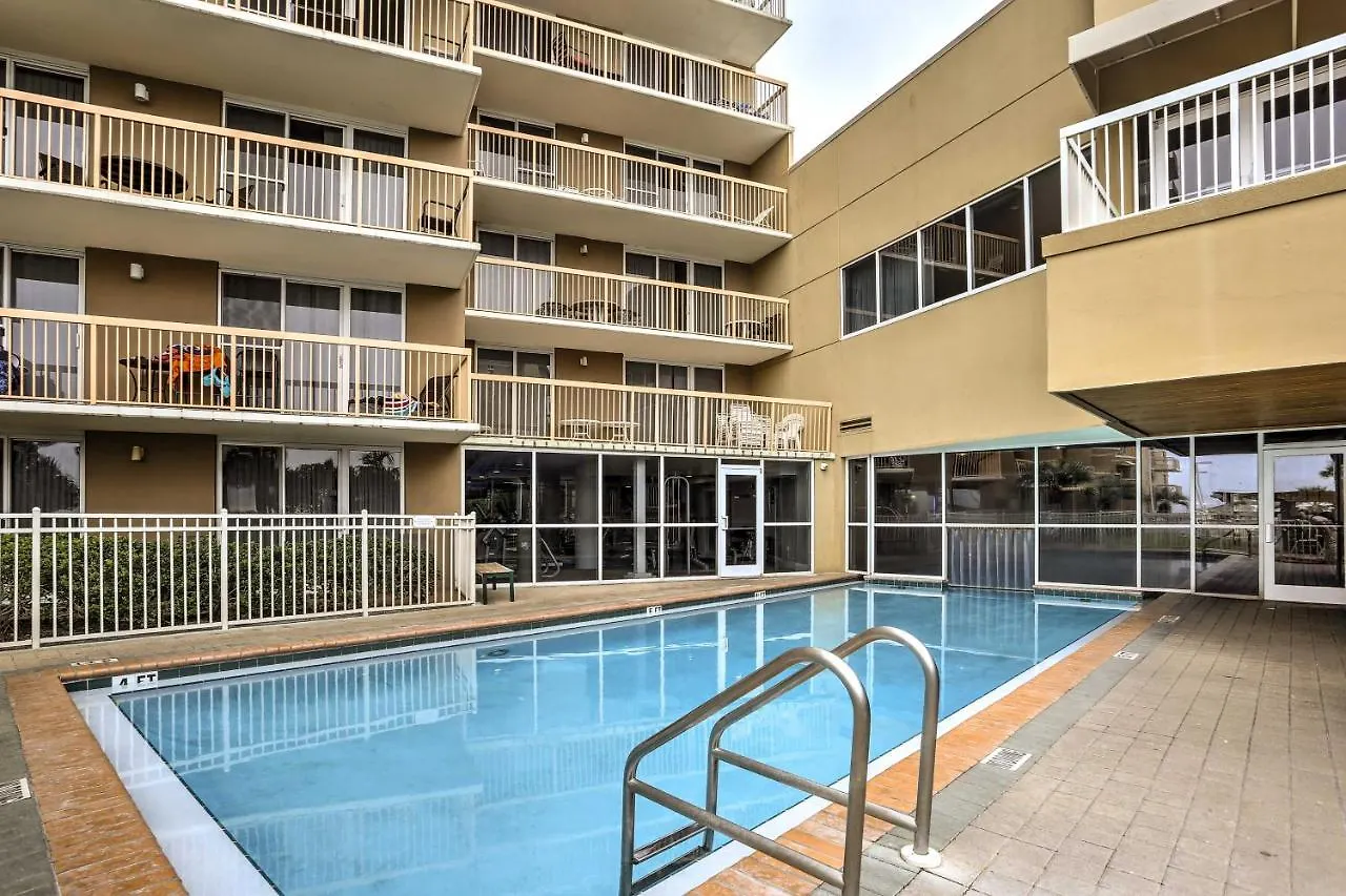 Apartment With Views, Heated Pool, And Access *