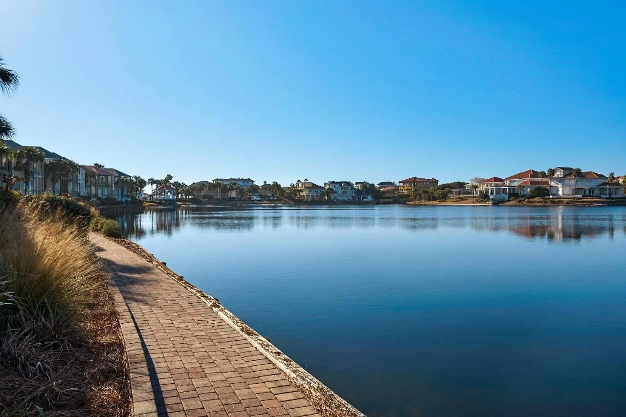 Holiday home Destiny 17 Between The Waters *