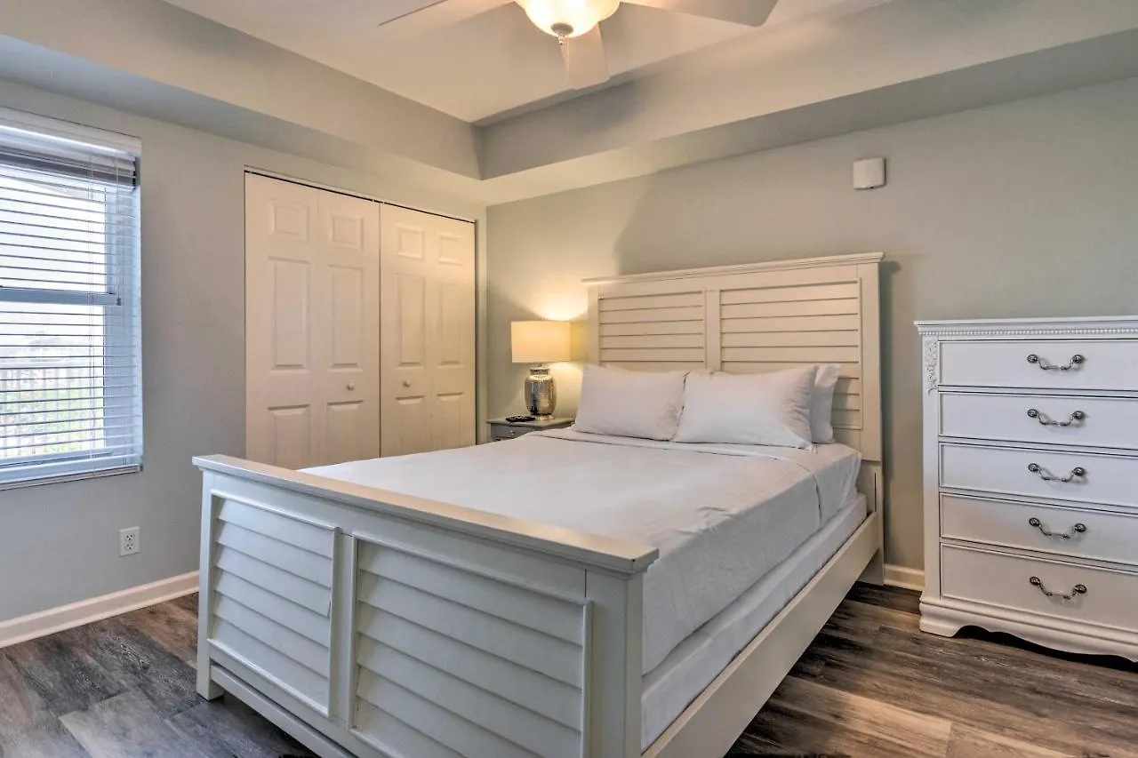 High-rise With Balcony And Pool View Apartment Destin