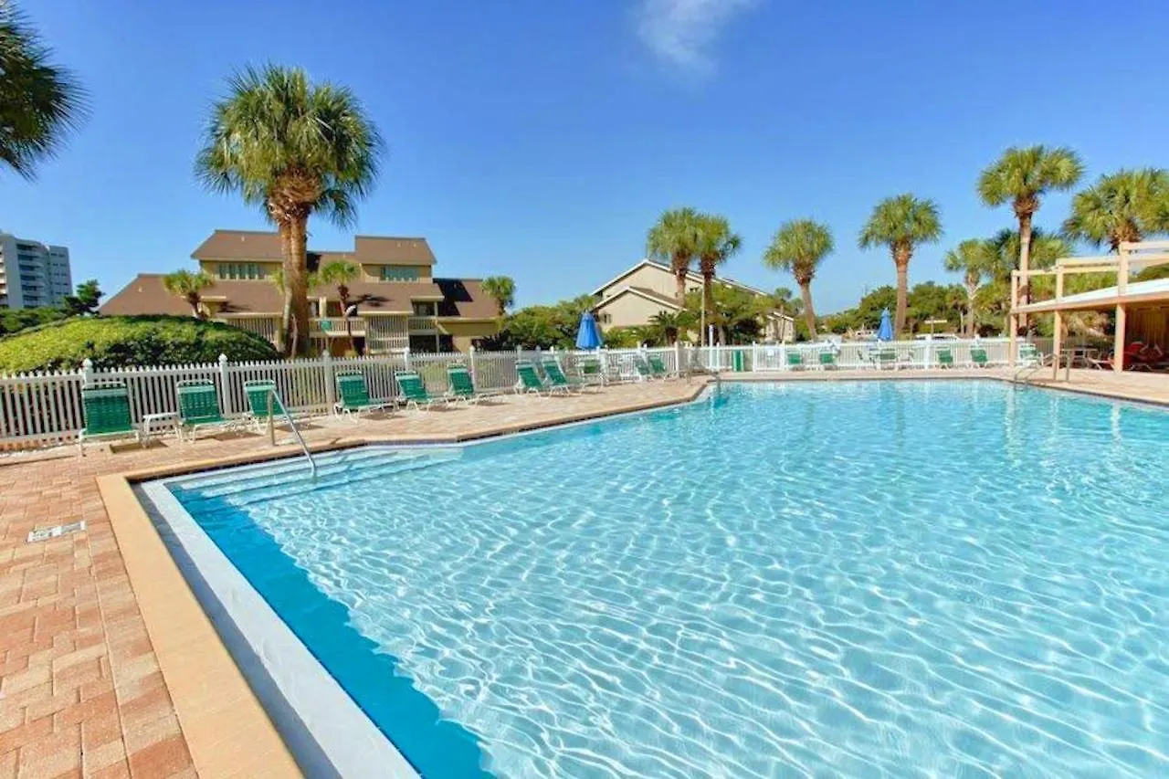 Seascape Lakefront 128- Retreat Yourself Destin