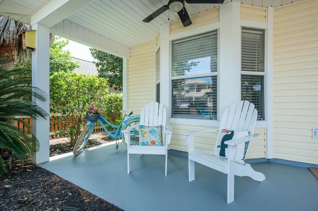 Holiday home Private Access, Fenced Yard & Pet Friendly, Pool, Life House