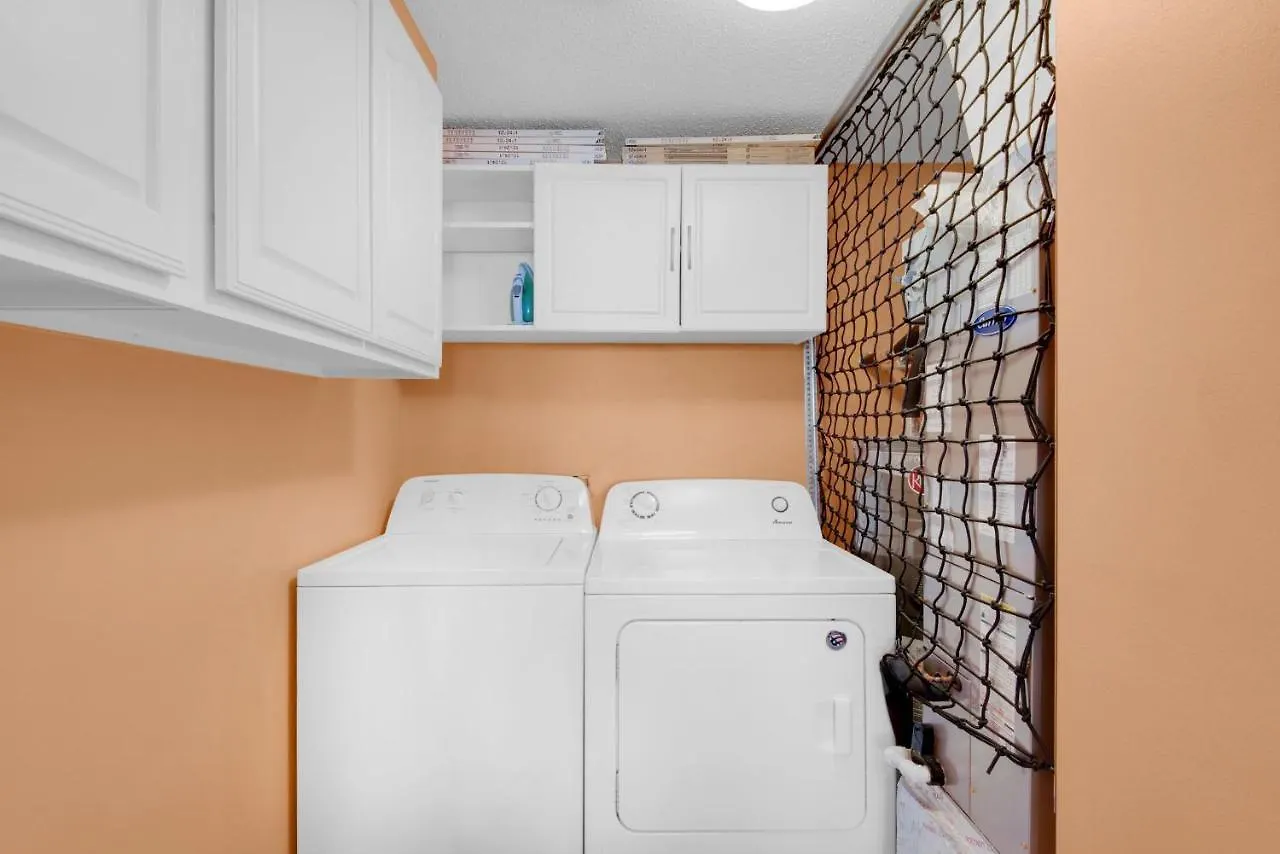 Jade East 1730 Apartment *