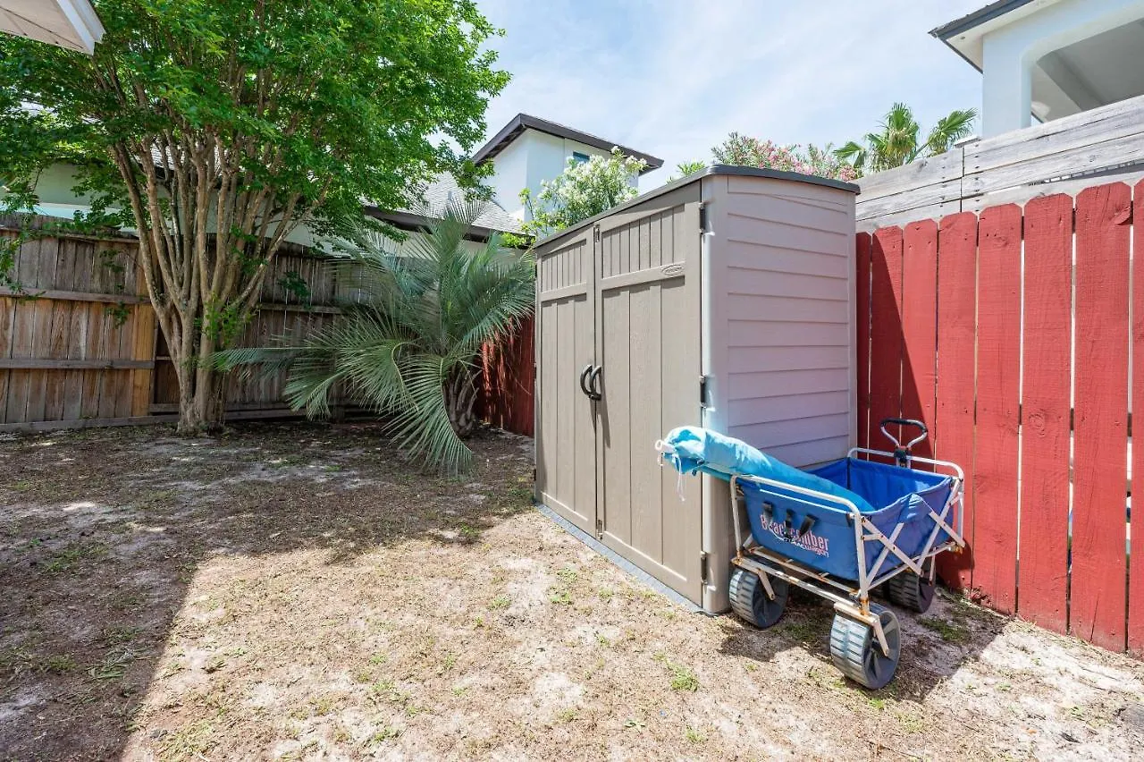 Holiday home Private Access, Fenced Yard & Pet Friendly, Pool, Life House Destin