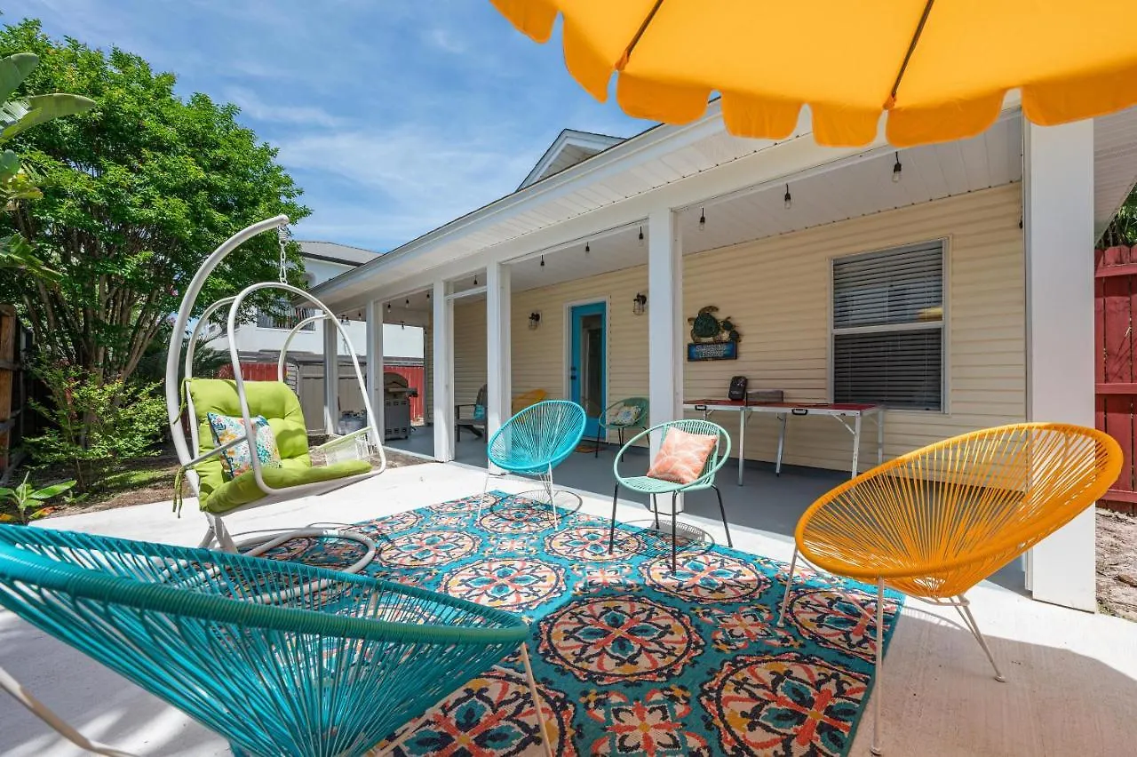 Private Access, Fenced Yard & Pet Friendly, Pool, Life House Holiday home *