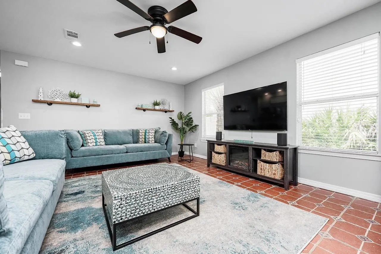 Private Access, Fenced Yard & Pet Friendly, Pool, Life House