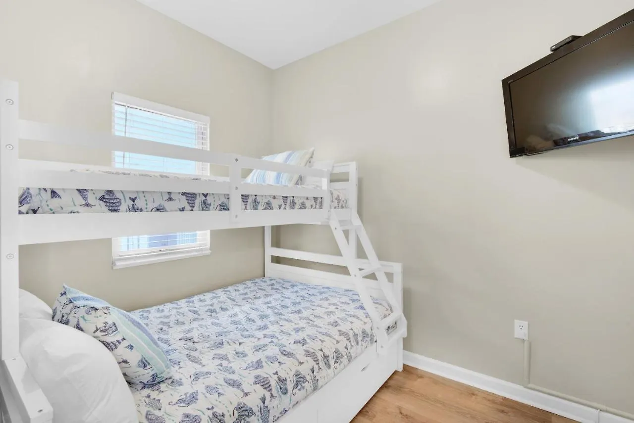 Sterling Sands 111 Apartment