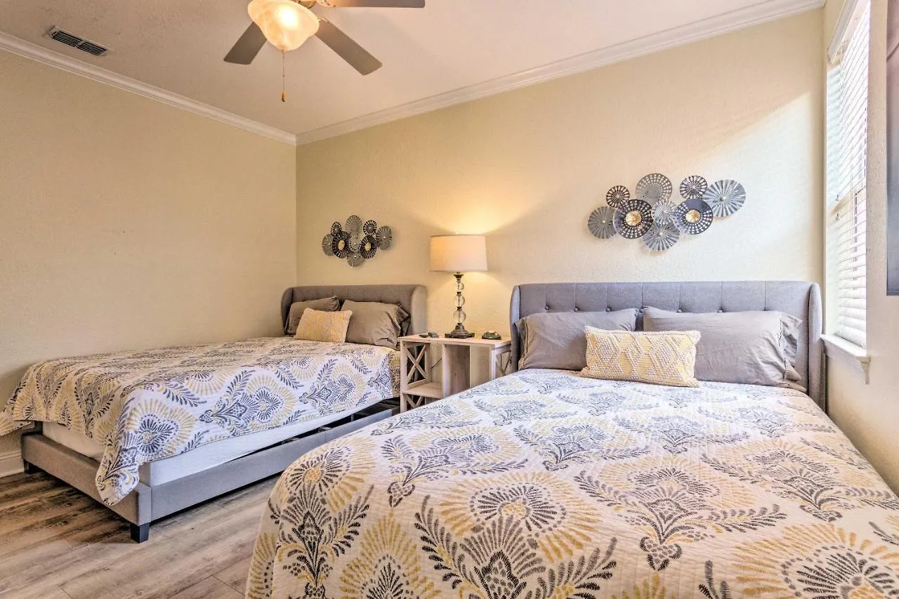 The Sun Shack With Pool Access Less Than 1 Mi To Beach! * Destin