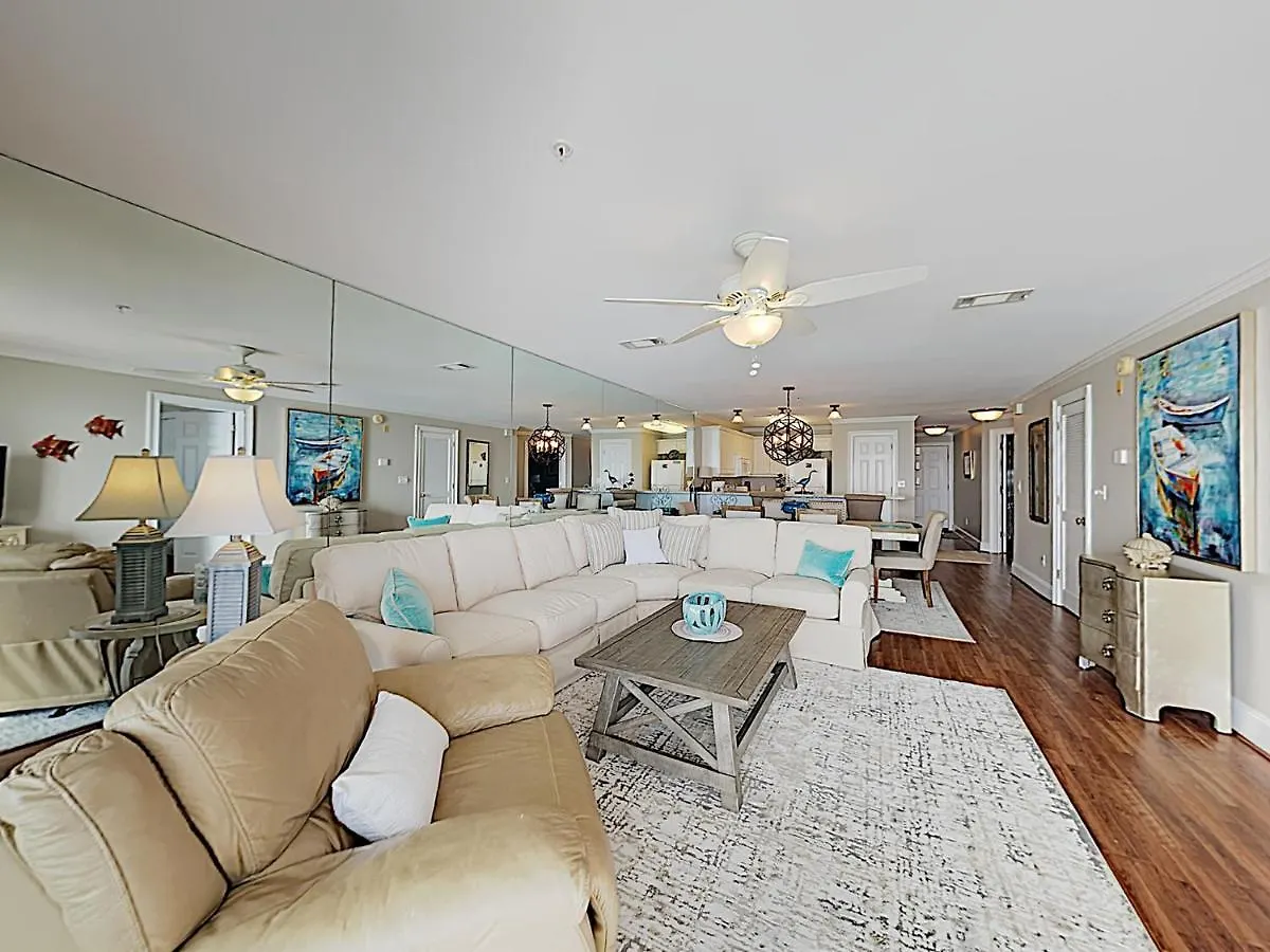 Beautiful In With Outdoor Swimming Pool And 3 Bedrooms