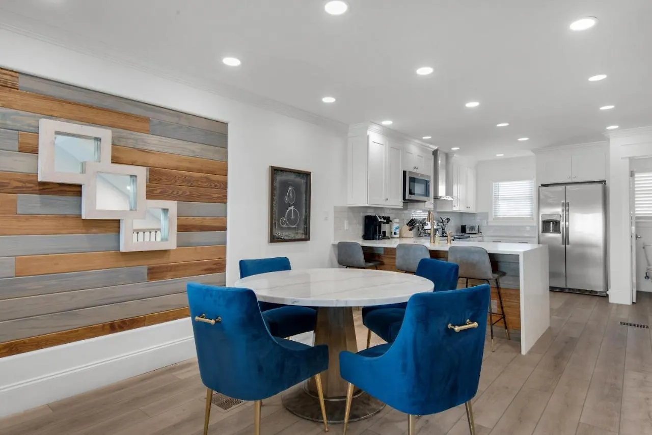 Apartment Dollar Townhome #16- Sukoon